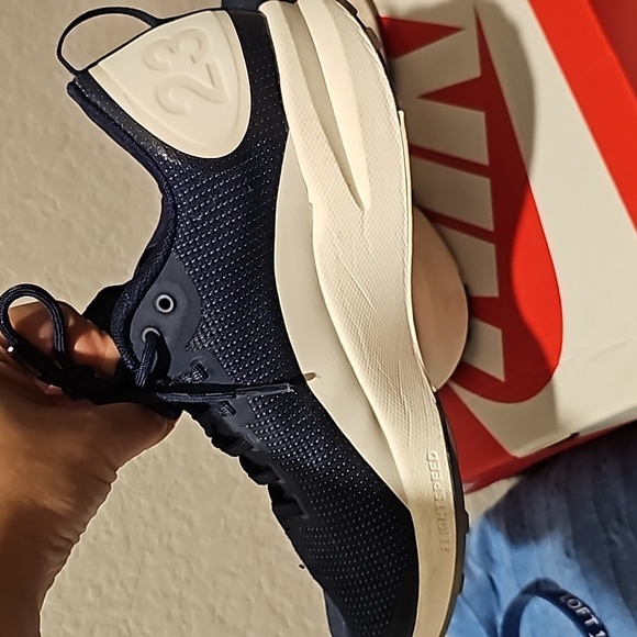 Mens jordans - Picture 3 of 5